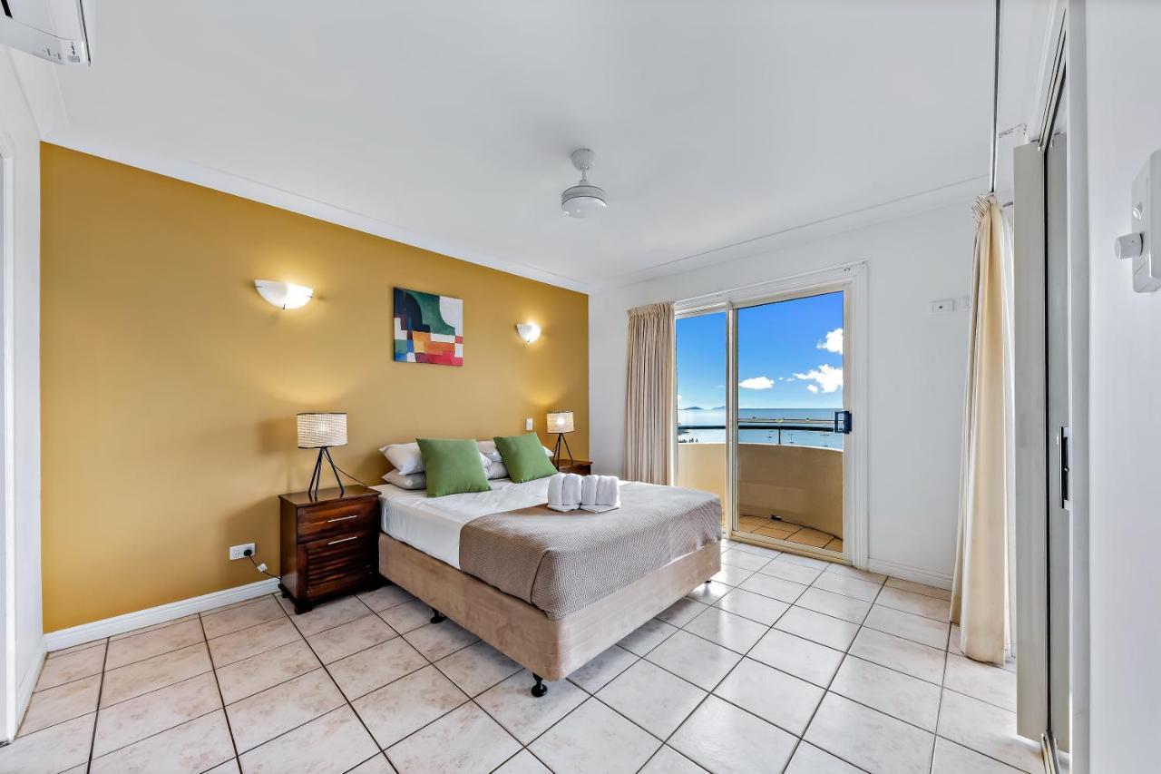 Apartamento Magnificence At Airlie Airlie Beach Exterior foto