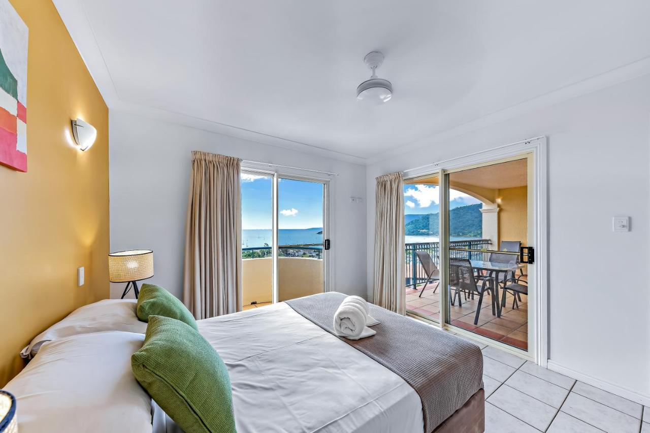 Apartamento Magnificence At Airlie Airlie Beach Exterior foto